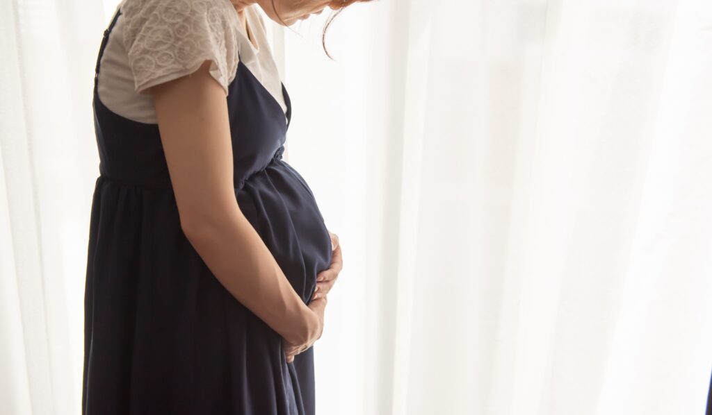妊娠初期だけどお腹の出方が気になる お腹が出る理由と体の変化について 妊娠 出産 Hanako ママ Web