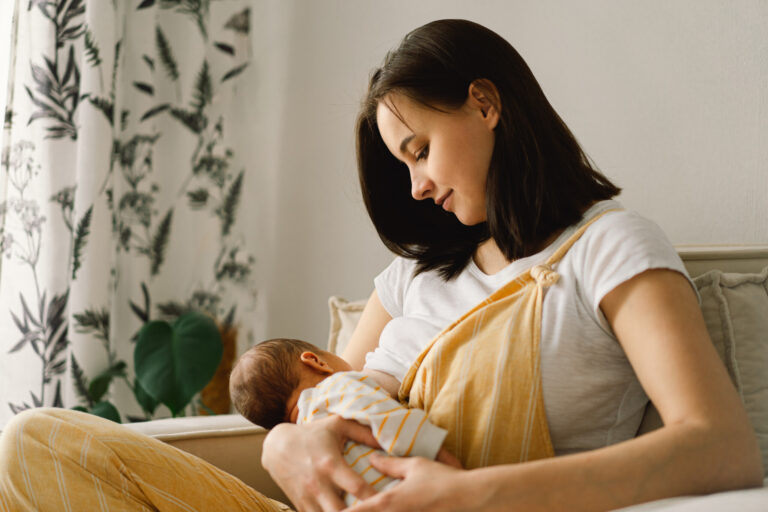 授乳が足りない 授乳不足の見分け方のポイントは 子育て Hanako ママ Web