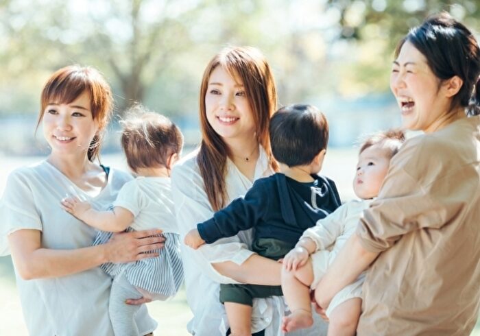三つ子育児で大変なことは?多胎育児に適した同時授乳の種類